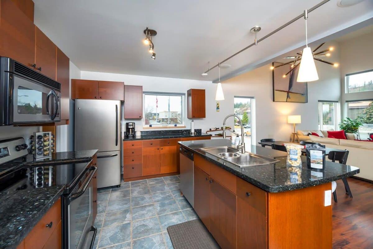Вилла Nn - The Flame - Downtown 1-Bed 2-Bath Уайтхорс Экстерьер фото