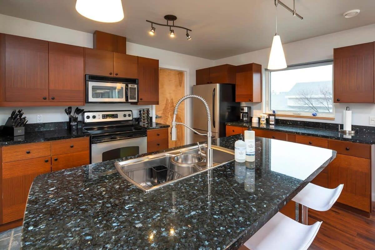 Вилла Nn - The Flame - Downtown 1-Bed 2-Bath Уайтхорс Экстерьер фото
