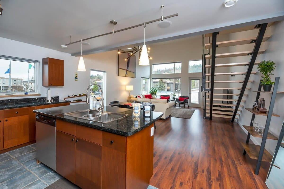 Вилла Nn - The Flame - Downtown 1-Bed 2-Bath Уайтхорс Экстерьер фото